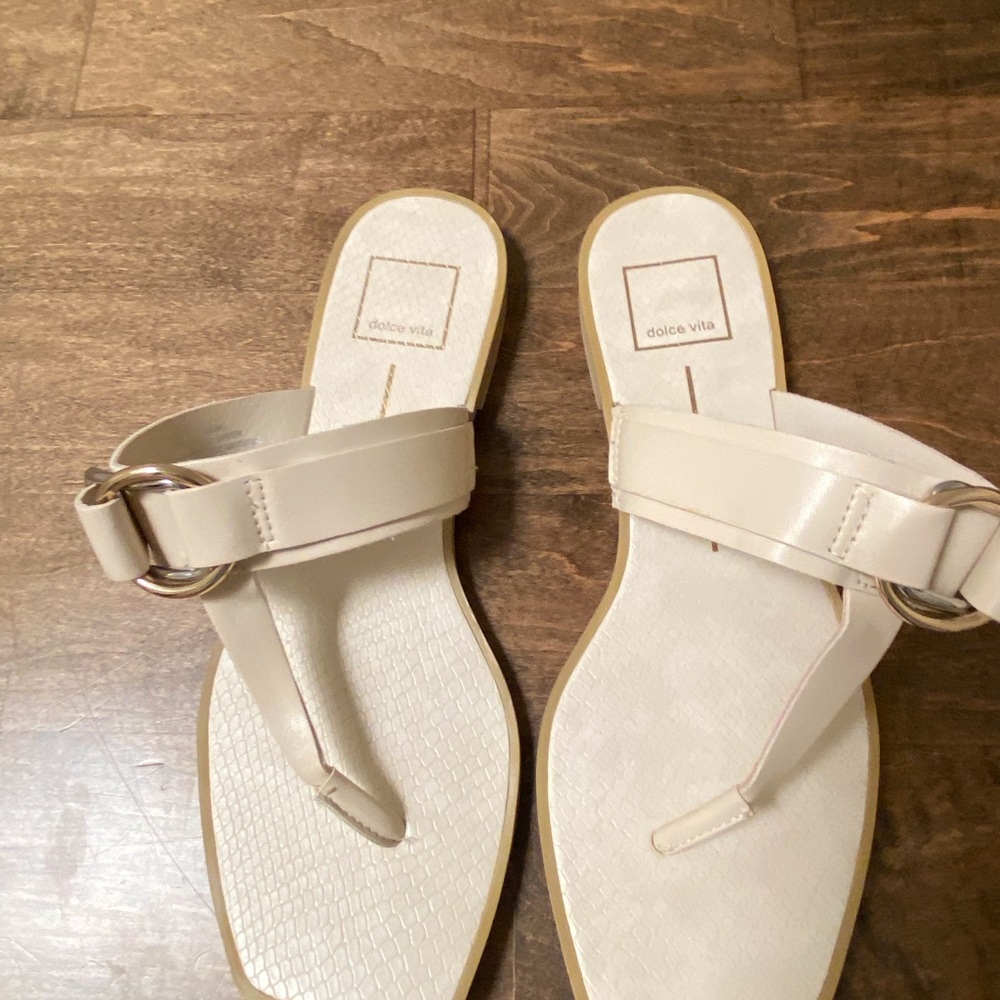 Dolce Viti buckle Sandal. Size 8.5. Worn once.